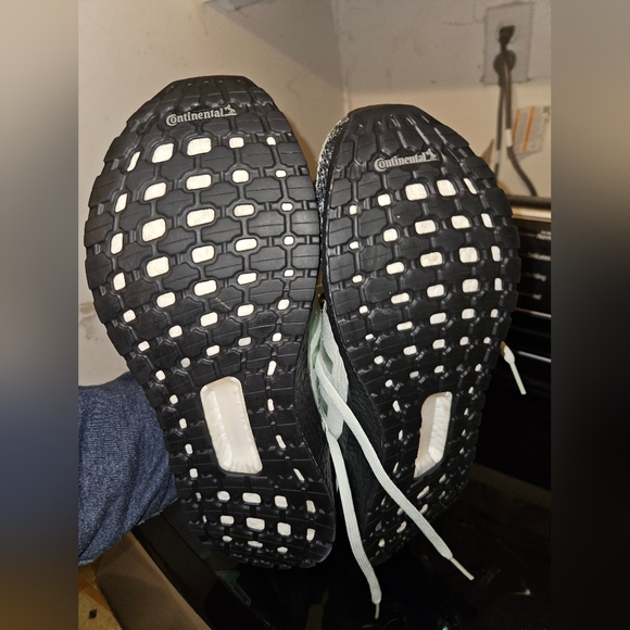Adidas Ultraboost - Picture 7 of 8